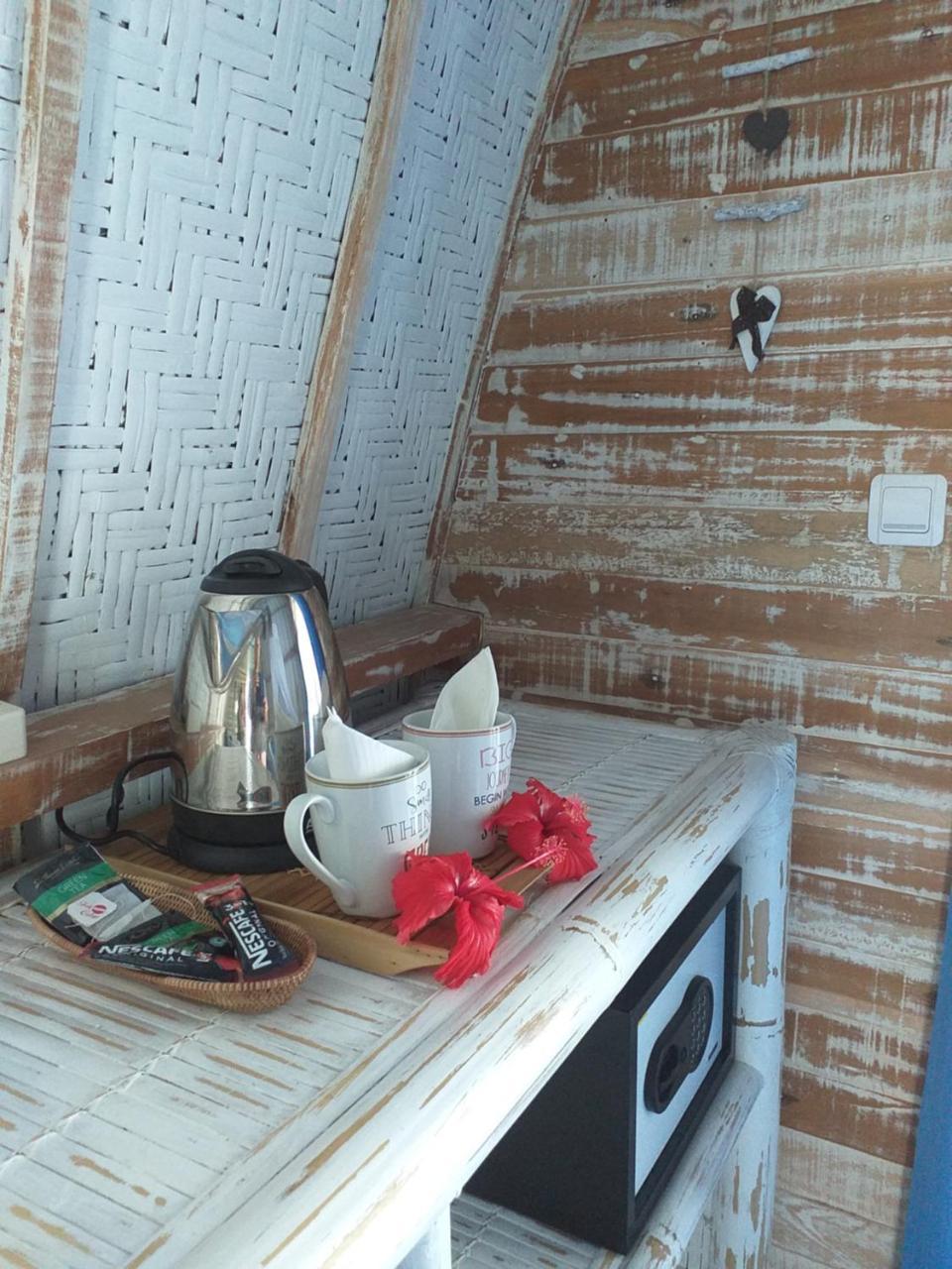 Casa Azzurra Bed & Breakfast Gili Air Exterior photo
