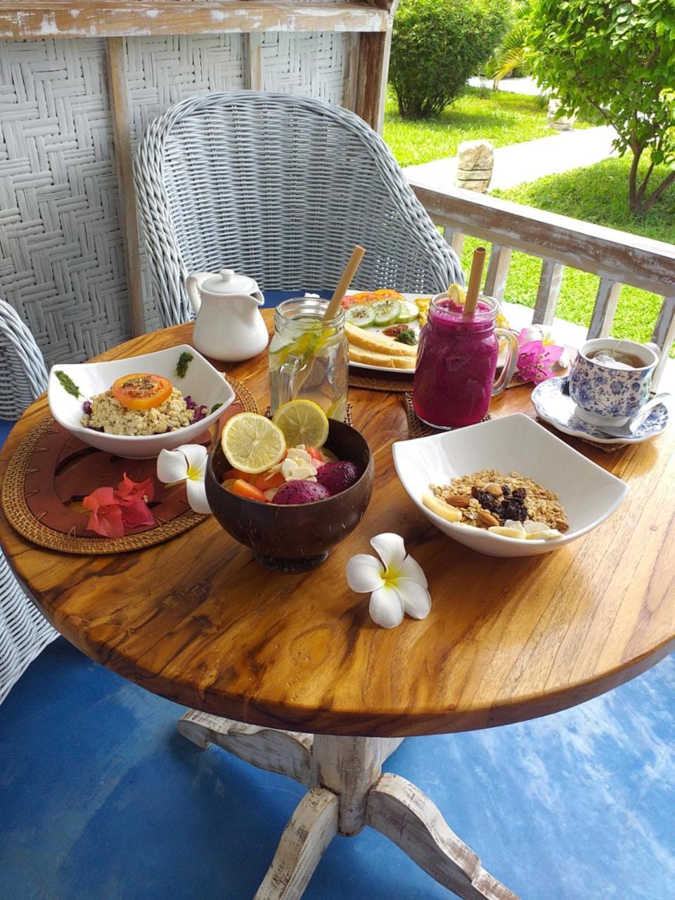 Casa Azzurra Bed & Breakfast Gili Air Exterior photo
